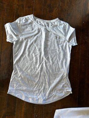under armour  fitted tee t size extra small womens shirt active wear  gray